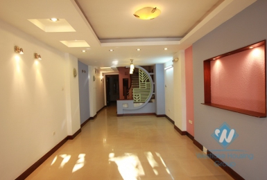 Office available for rent in Tran Vu Street, Ba Dinh, Ha Noi